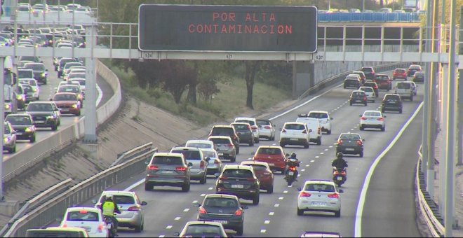 Madrid prohíbe aparcar este sábado en la zona centro por alta contaminación