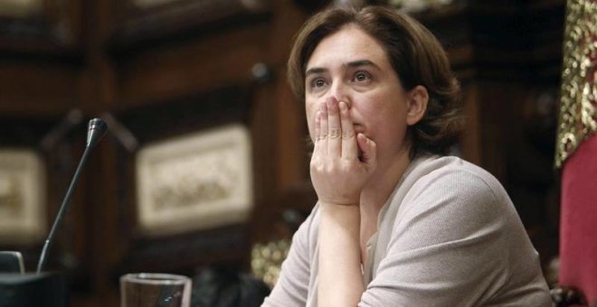 Colau, sobre su plante al rey: "El besamanos es un acto de vasallaje impropio del s. XXI"