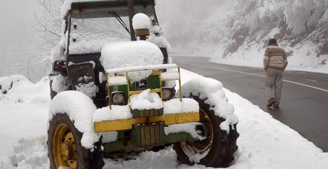 El frío, la nieve y el viento mantienen en alerta este martes a 23 provincias