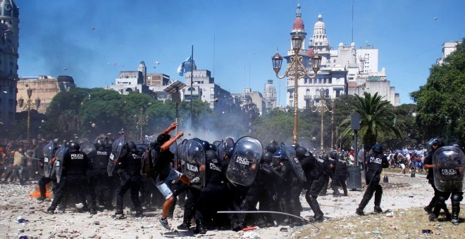 El Congreso de Argentina aprueba la reforma de las pensiones tras una batalla campal que deja más de cien heridos