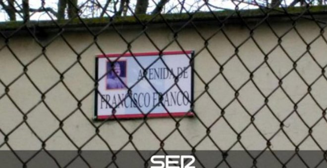 Un concejal de Ciudadanos de una localidad de Palencia tiene una placa de Franco en una casa de su propiedad