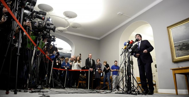 Puigdemont pide poder regresar "sin riesgos" al Parlament
