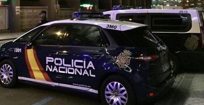 Varios agentes heridos al detener a tres ladrones que intentaban robar en una tienda de lujo en Serrano