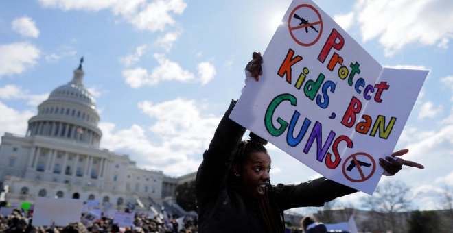 Miles de estudiantes de EEUU alzan la voz por un mayor control en la venta de armas