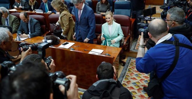 Podemos y Cs apuestan por 'achicharrar' a Cifuentes antes que presentar una moción de censura