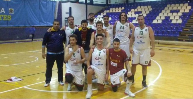 Un jugador de baloncesto sufre cuatro paradas cardíacas consecutivas en un partido