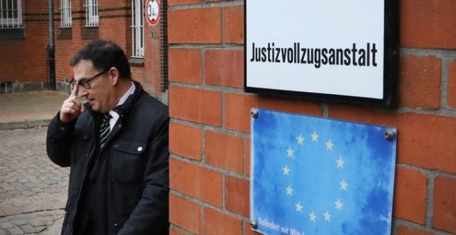 Puigdemont pide unidad al soberanismo y asume que su encierro puede alargarse