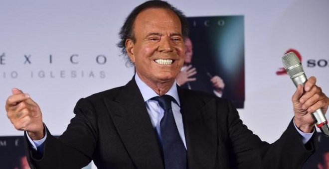 Una compositora demanda a Julio Iglesias por los derechos de 'Me olvidé de vivir'