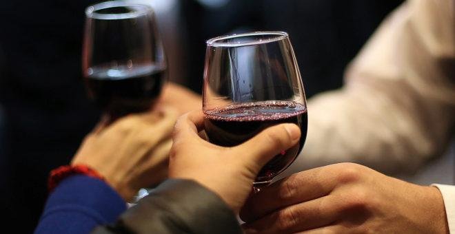 Dos detenidos en Gran Canaria tras negarse a pagar de 4.000 euros por dos botellas de vino