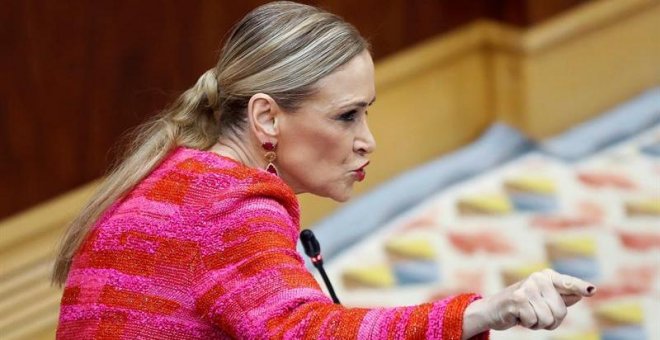 Cifuentes se defiende en la Asamblea de Madrid y acusa a Cs de querer "entregar su Gobierno a la izquierda"