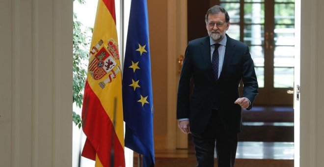 Rajoy convoca un Consejo de Ministros extraordinario para recurrir al TC la ley que permitiría investir a Puigdemont a distancia