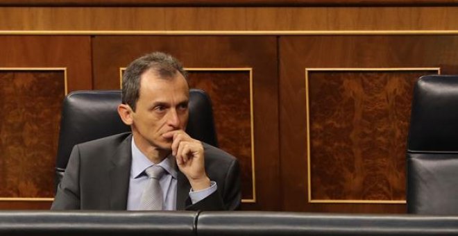 Pedro Duque defiende la educación pública como "la prioridad más alta del país"