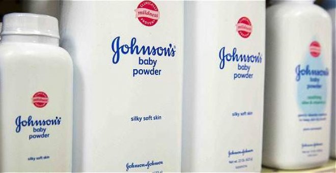 Johnson & Johnson, condenado a pagar 325 millones a una mujer que desarrolló cáncer de pulmón por sus polvos de talco