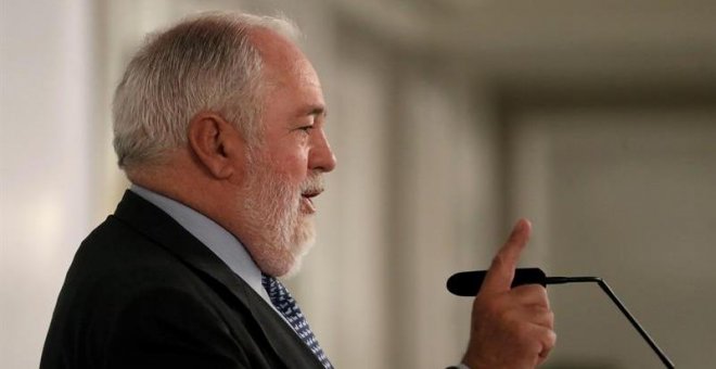 Cañete apoya a Casado porque representa "sin miedo" los principios del PP