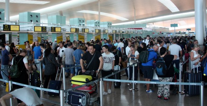 Los vigilantes del aeropuerto de El Prat convocan una huelga indefinida a partir del 9 de agosto