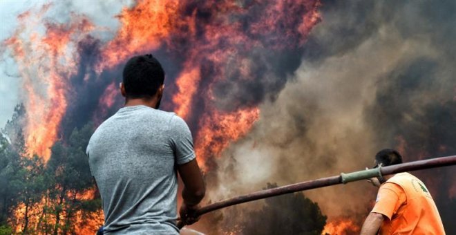 Grecia continúa con la búsqueda de los desaparecidos en los incendios que han dejado 81 muertos