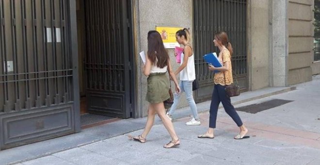 Los siete mejores aspirantes a psicólogo militar protestan por la repetición de las pruebas para incluir a mujeres tatuadas