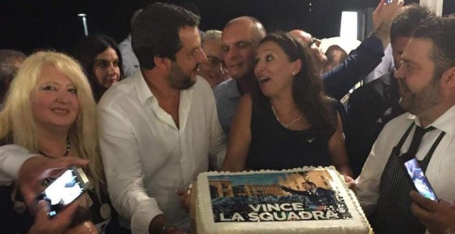 Salvini salió de fiesta en la noche de la tragedia de Génova