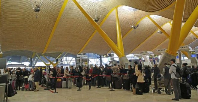 Los vigilantes del aeropuerto de Madrid-Barajas siguen adelante con la huelga al fracasar la negociación