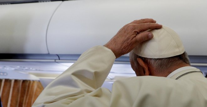 El papa reconoce el fracaso de la Iglesia ante los "crímenes repugnantes" de los abusos a menores