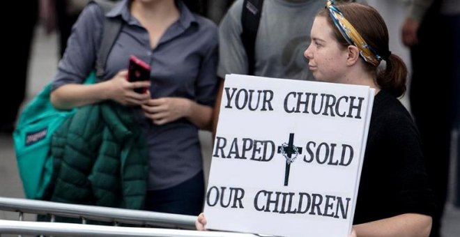Las víctimas de los abusos de la Iglesia tildan de "vergüenza" las disculpas del Papa: "Tiene que hacer algo por nosotros"