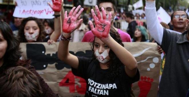 Los libros de texto de secundaria en México incluirán el caso de los '43 de Iguala'