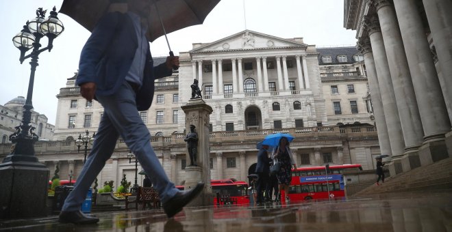 El Banco de Inglaterra mantiene los tipos sin cambios y ve mayor incertidumbre por el Brexit