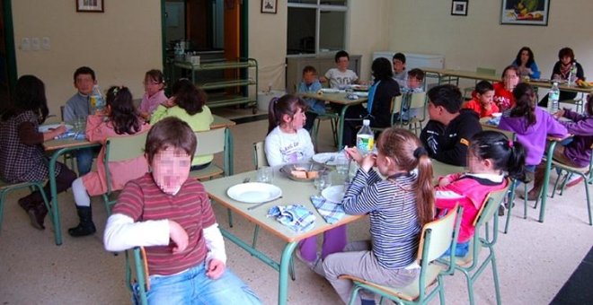Una veintena de colegios gallegos tienen que recurrir a pizzas y bocatas de encargo para dar de comer a sus alumnos