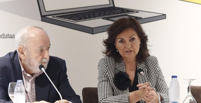 La vicepresidenta Carmen Calvo, a favor de limitar la libertad de expresión desde la UE