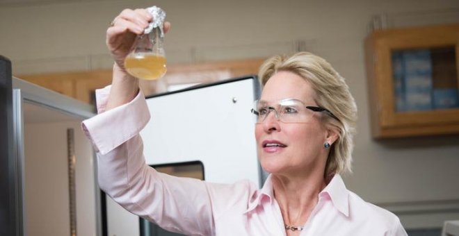 Dos mujeres ganan por primera vez el Nobel de Física y el Nobel de Química en el mismo año