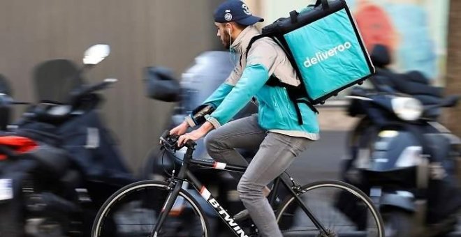 Deliveroo se enfrenta a un juicio por las condiciones de trabajo de más de 500 'riders'