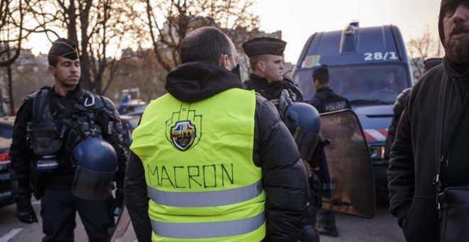 Un manifestante muerto y 409 heridos en las protestas francesas por tasas a carburantes