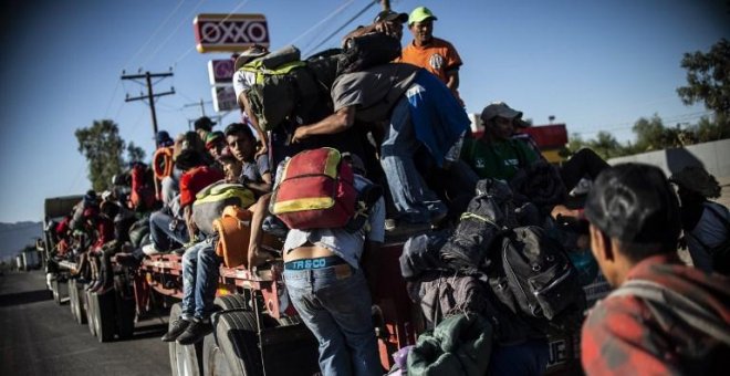 La Policía de México detiene a un grupo de 600 migrantes de la caravana