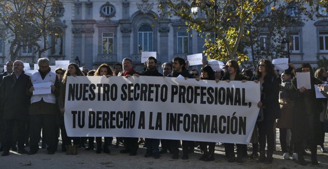 Un centenar de periodistas reclama ante el Supremo respeto al secreto profesional