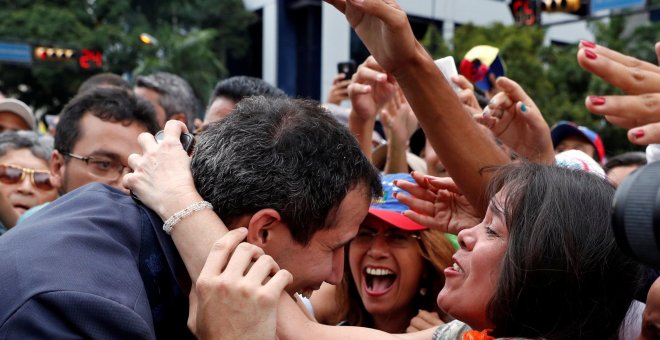Las imágenes de la autoproclamación del líder opositor Guaidó en Venezuela