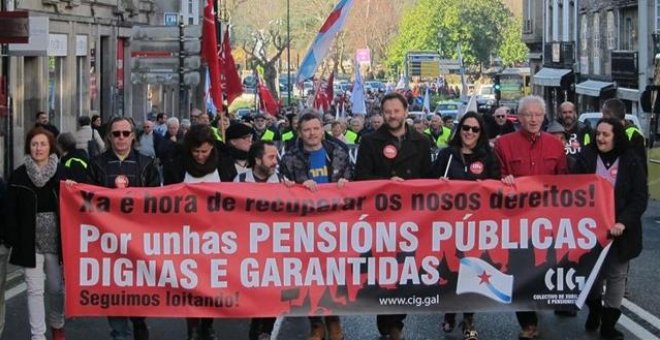 Miles de personas se manifiestan en Santiago para reclamar unas pensiones dignas