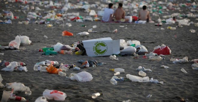 Estas son las banderas negras del litoral español: vertidos, urbanismo y playas con basura