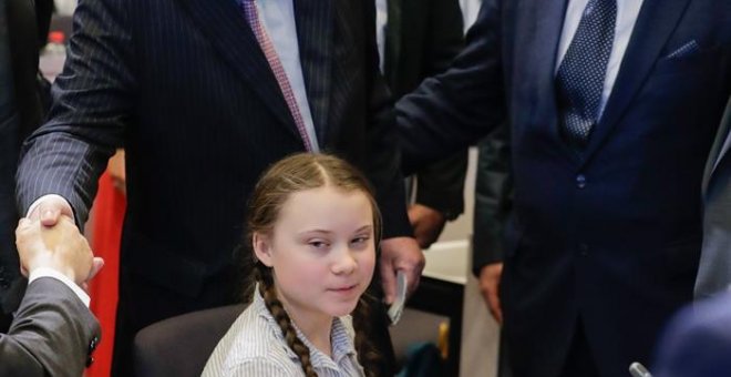 La adolescente que dejó en evidencia a las élites por el clima llega a Bruselas como icono