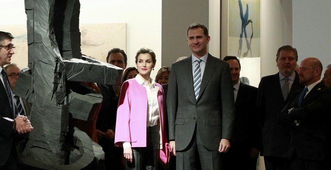 Felipe VI, frente a su 'ninot' condenado a arder