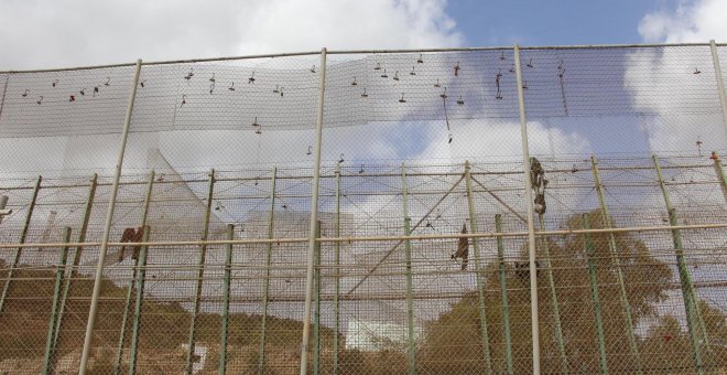 Interior no ha comenzado a retirar las concertinas de la valla de Ceuta y Melilla pese a su anuncio de eliminarlas