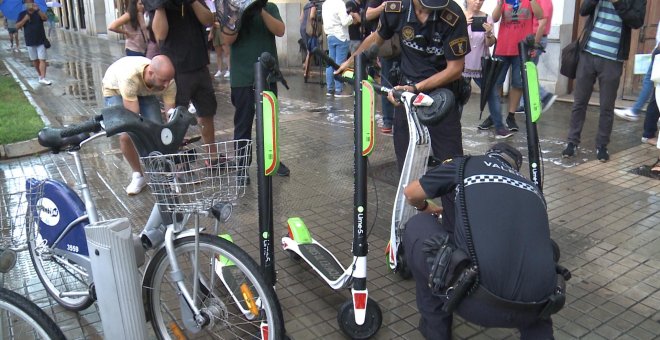 El nuevo precariado empieza a encajar: los riders van al convenio de hostelería, y los de alquiler de patinetes, al del metal