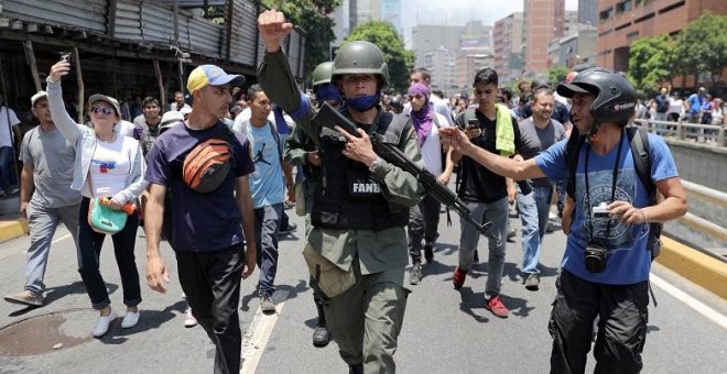 Leopoldo López y su familia ingresan como "huéspedes" en la Embajada de Chile