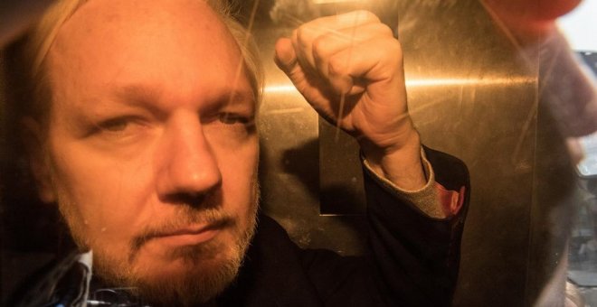 La Fiscalía sueca retira los cargos contra Assange por violación