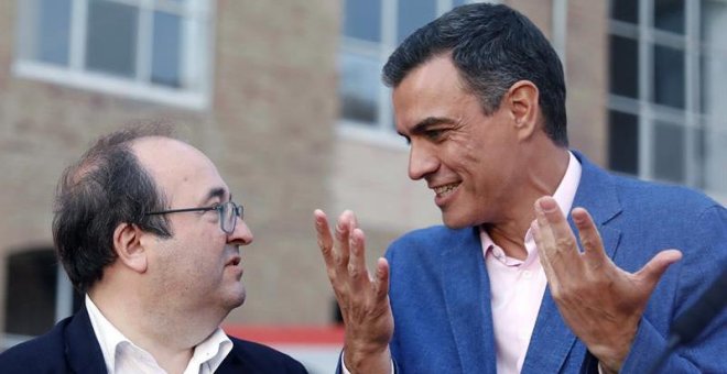 Los socialistas se aferran a Pedro Sánchez para hacer campaña en Barcelona y Bruselas