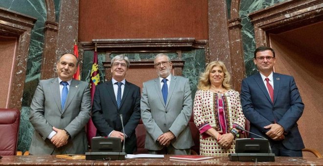 PP y Cs pactan con la extrema derecha para controlar las asambleas de Madrid y Murcia