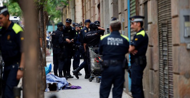 Dos hombres heridos graves en dos tiroteos en plena calle en Barcelona