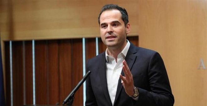 Aguado pide al PSOE abstenerse en Madrid pero dice que Cs no lo hará con Sánchez porque "no tiene nada que ver"