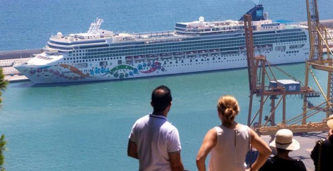 Un crucero de Norwegian deja varadas a 2.700 personas en Barcelona por una avería