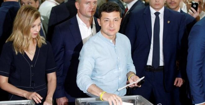 El partido de Zelenski arrasa en las legislativas ucranianas, según los sondeos