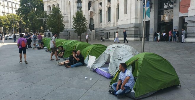 Los 'sin techo' son desalojados por la Policía tras el aviso de Almeida: "La ocupación de espacios públicos no es forma de dialogar"